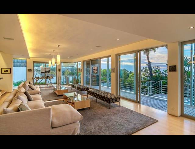 5 BEDROOM HOUSE FOR SALE IN BANTRY BAY